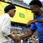 BRASIL X HAITI: RONALDINHO GAÚCHO ENCONTRA JOGADORES DA SELEÇÃO