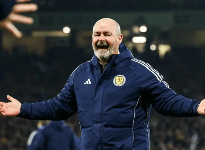 TÉCNICO DA ESCÓCIA FALA SOBRE JOGO COM O BRASIL: "SE TOMAR 4 A 0, VÃO ME ENFORCAR"