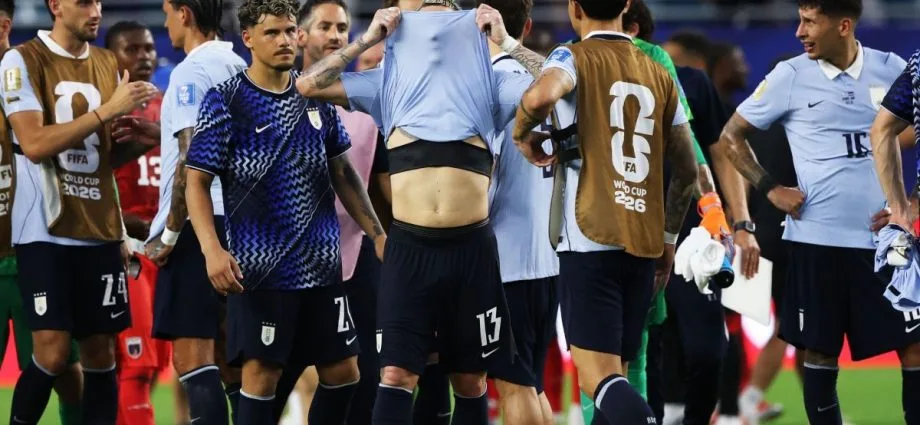 URUGUAI ENFRENTA ESPANHA EM BUSCA DE REAÇÃO NA COPA