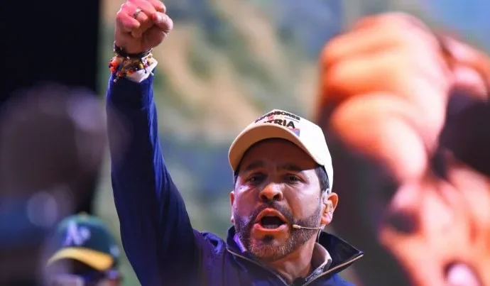 De la Espriella celebra vitória na pré-contagem e recebe apoio de Trump