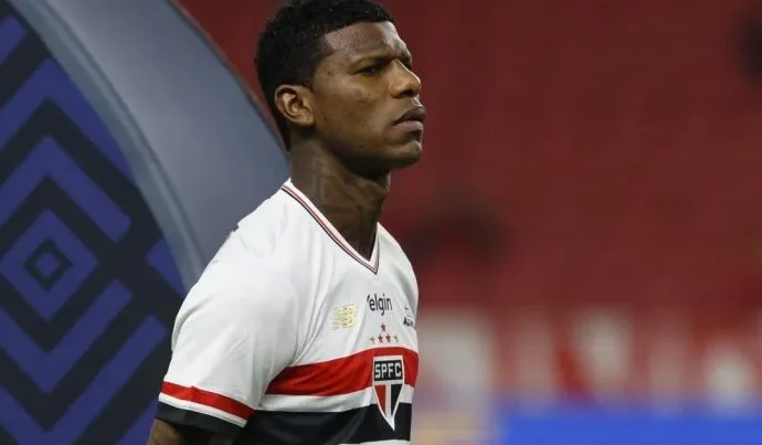 Arboleda revela luta contra depressão e pede desculpas à torcida do São Paulo