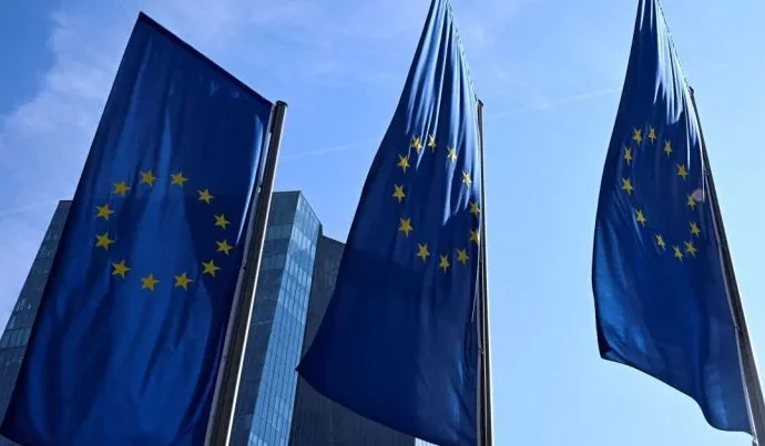 Fluxo de petróleo na UE apresenta sinais de recuperação, mas desafios persistem