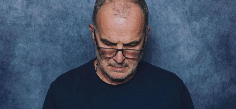 BIELSA EXPLICA REAÇÃO EM FOTOS OFICIAIS DA FIFA: "NÃO SOU MODELO" BIELSA EXPLICA REAÇÃO EM FOTOS OFICIAIS DA FIFA: "NÃO SOU MODELO"