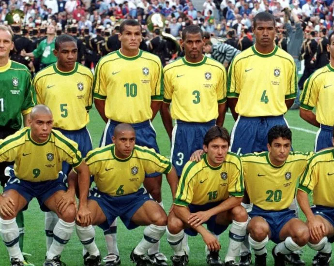 BRASIL E ESCÓCIA: RETROSPECTO DE CONFRONTOS EM COPAS DO MUNDO BRASIL E ESCÓCIA: RETROSPECTO DE CONFRONTOS EM COPAS DO MUNDO