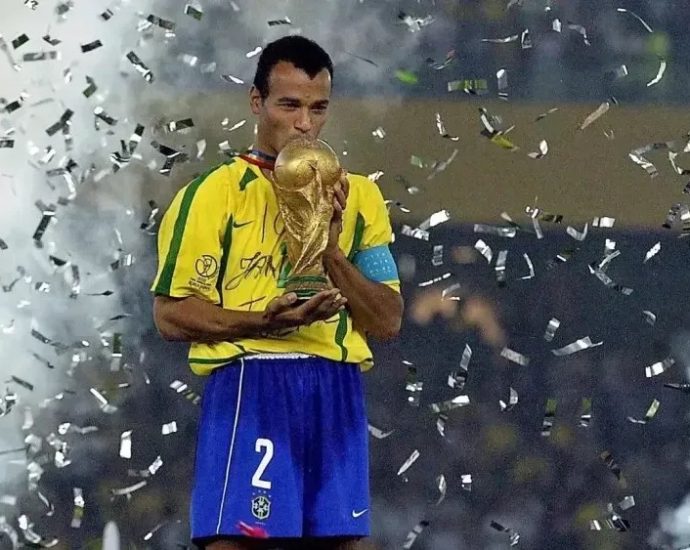 TAÇA DA COPA DO MUNDO: VALOR E NÚMERO DE RÉPLICAS EXISTENTES TAÇA DA COPA DO MUNDO: VALOR E NÚMERO DE RÉPLICAS EXISTENTES
