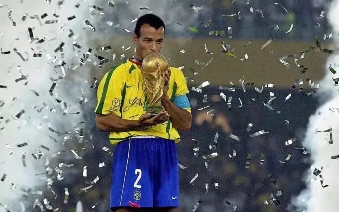 A Taça da Copa do Mundo: Um Tesouro Valioso e Sujeito a Mistérios