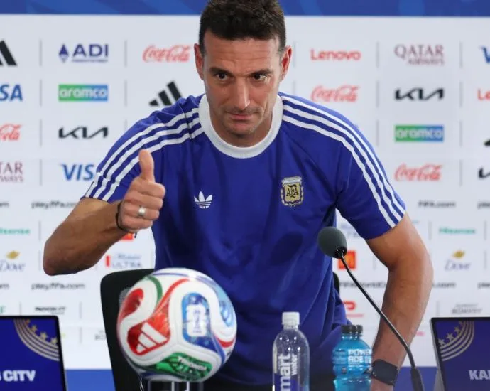 SCALONI COMPLETA 100 JOGOS NO COMANDO DA ARGENTINA CONTRA CABO VERDE