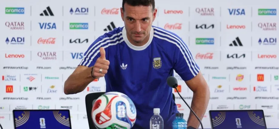 SCALONI COMPLETA 100 JOGOS NO COMANDO DA ARGENTINA CONTRA CABO VERDE