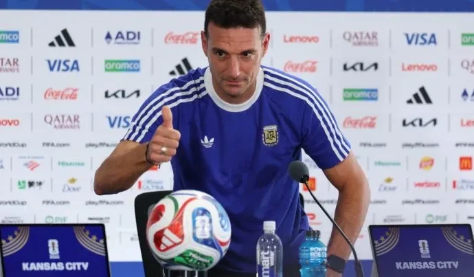 Messi começará no banco em jogo da Argentina contra a Jordânia, confirma Scaloni