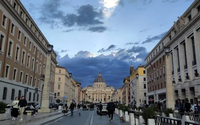 Papa promove diálogo sobre proteção de menores e combate a abusos clericais em Roma
