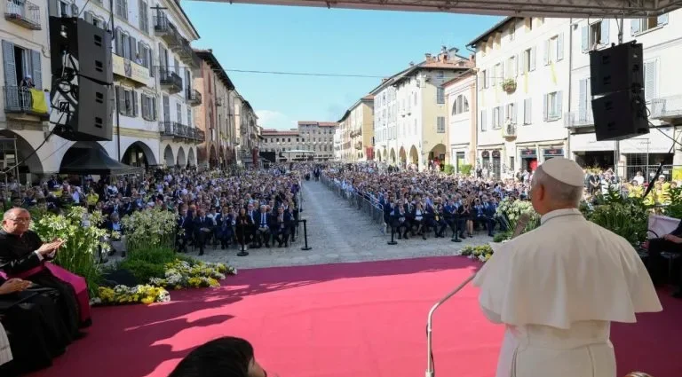 Papa destaca a importância da fé e da caridade em Pavia