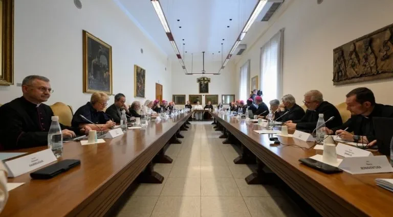 Início do Sínodo: Diálogo entre o Papa e Líderes Continentais