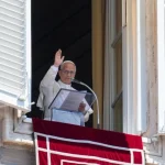 Papa Francisco fala sobre desapego e acolhimento durante Angelus