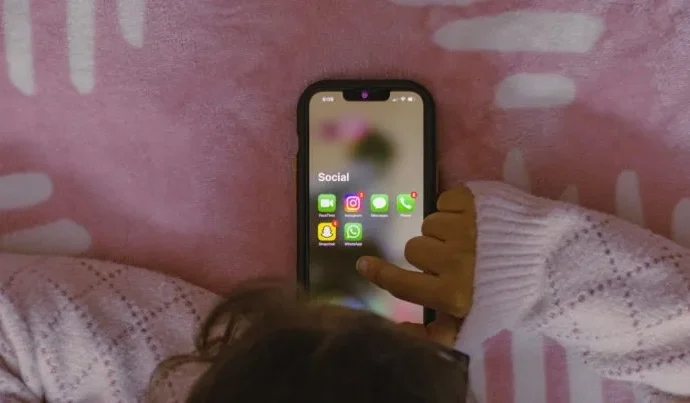 Reino Unido estabelece proibição de redes sociais para menores de 16 anos