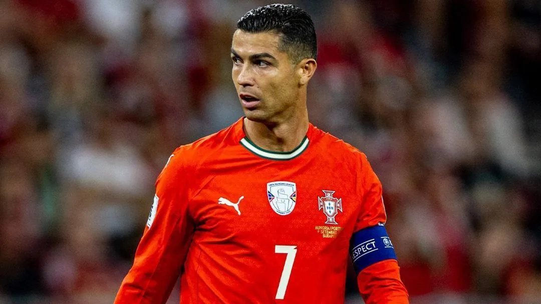 CRISTIANO RONALDO DISPUTA COPA COM COMPANHEIROS QUE ERAM CRIANÇAS
