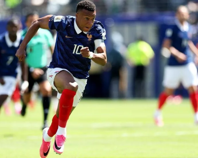FRANÇA VENCE SENEGAL E MBAPPÉ BRILHA, MAS OUTRO É MELHOR EM CAMPO FRANÇA VENCE SENEGAL E MBAPPÉ BRILHA, MAS OUTRO É MELHOR EM CAMPO