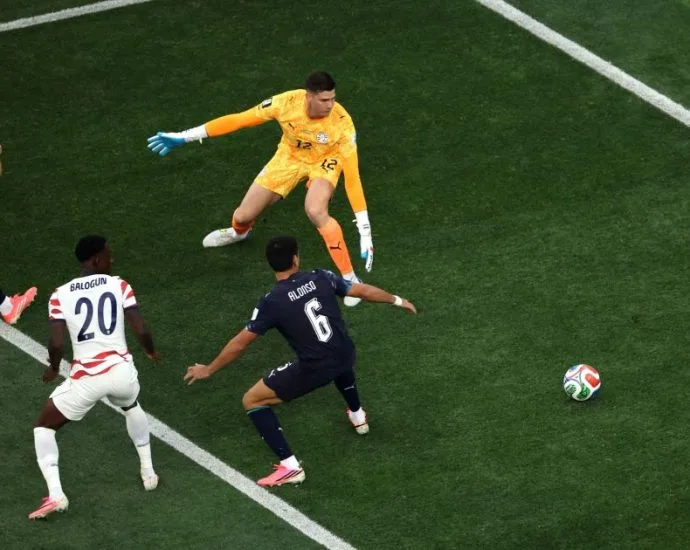JOGADOR DO SÃO PAULO MARCA PRIMEIRO GOL CONTRA NA COPA DO MUNDO
