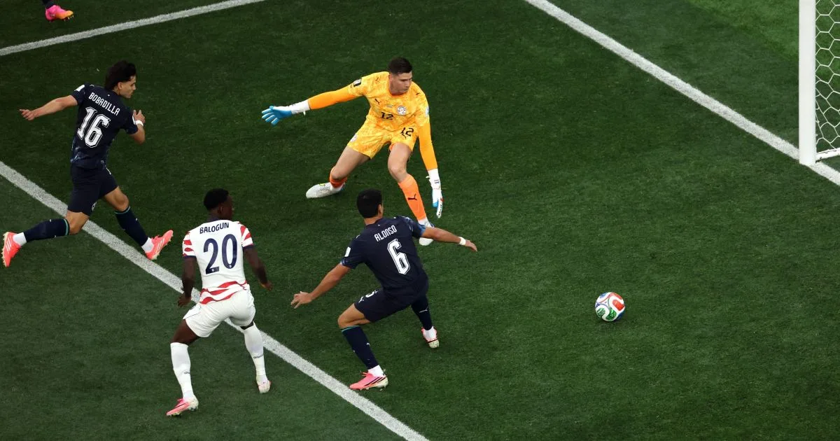 JOGADOR DO SÃO PAULO MARCA PRIMEIRO GOL CONTRA NA COPA DO MUNDO