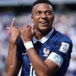 MBAPPÉ DESCARTA DISPUTA COM MESSI NA COPA DO MUNDO