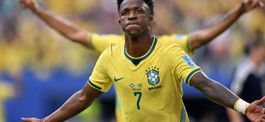 BRASIL VENCE ESCÓCIA POR 3 A 0 E AVANÇA NA COPA DO MUNDO