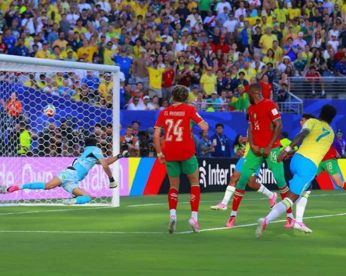 VINI JR. MARCA GOLAÇO, MAS BRASIL SÓ EMPATA COM MARROCOS NA ESTREIA DA COPA VINI JR. MARCA GOLAÇO, MAS BRASIL SÓ EMPATA COM MARROCOS NA ESTREIA DA COPA