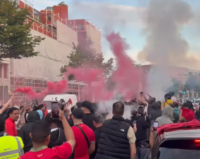 TORCEDORES MARROQUINOS CELEBRAM EM HAIA APÓS VITÓRIA CONTRA HOLANDA TORCEDORES MARROQUINOS CELEBRAM EM HAIA APÓS VITÓRIA CONTRA HOLANDA
