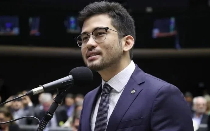 Kim Kataguiri desiste de candidatura ao governo de São Paulo e mira reeleição na Câmara Kim Kataguiri desiste de candidatura ao governo de São Paulo e mira reeleição na Câmara