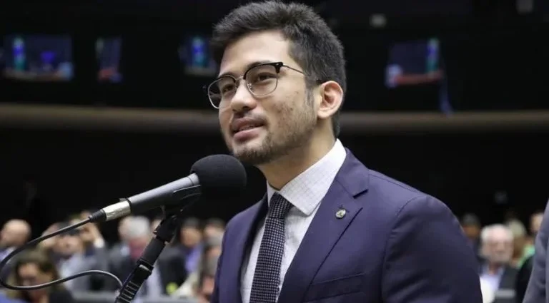 Kim Kataguiri desiste de candidatura ao governo de São Paulo e mira reeleição na Câmara Kim Kataguiri desiste de candidatura ao governo de São Paulo e mira reeleição na Câmara
