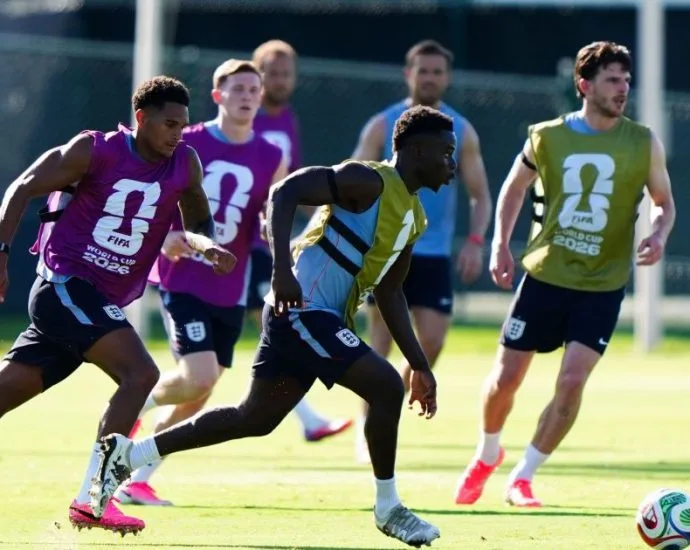 BASE DA INGLATERRA NA COPA RECEBE ALERTA DE TORNADO NOS EUA
