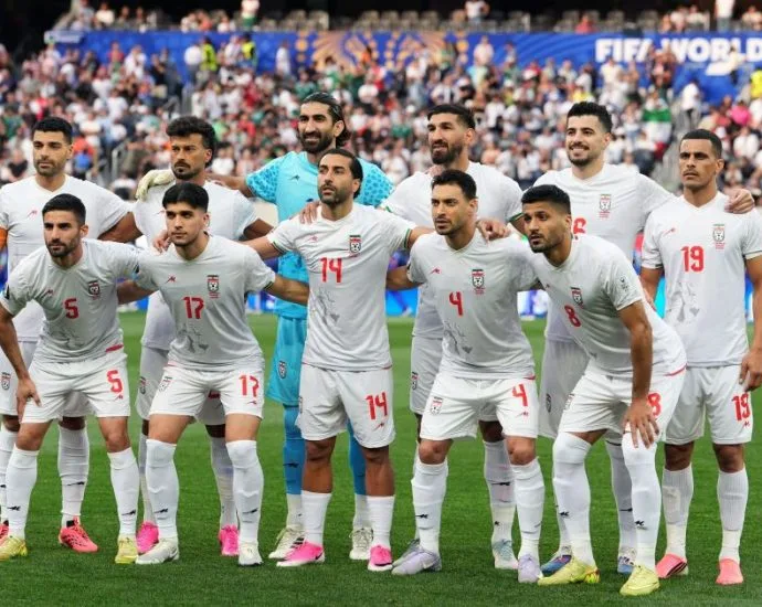 EUA FLEXIBILIZAM RESTRIÇÕES E PERMITEM CHEGADA ANTECIPADA DA SELEÇÃO DO IRÃ