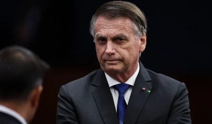 Defesa de Jair Bolsonaro solicita prorrogação da prisão domiciliar