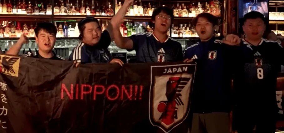 ESPORTE É ESPORTE: TORCEDORES CHINESES APOIAM O JAPÃO NA COPA DO MUNDO ESPORTE É ESPORTE: TORCEDORES CHINESES APOIAM O JAPÃO NA COPA DO MUNDO
