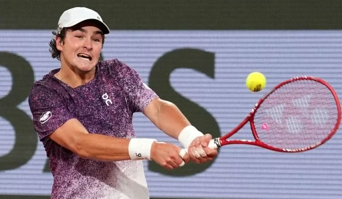 João Fonseca enfrenta Yannick Hanfmann em Halle; possível duelo com Zverev na sequência