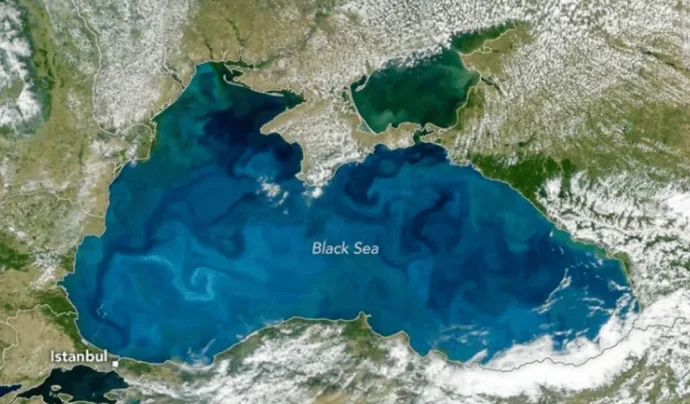 Mar Negro exibe tonalidade turquesa; entenda o fenômeno natural
