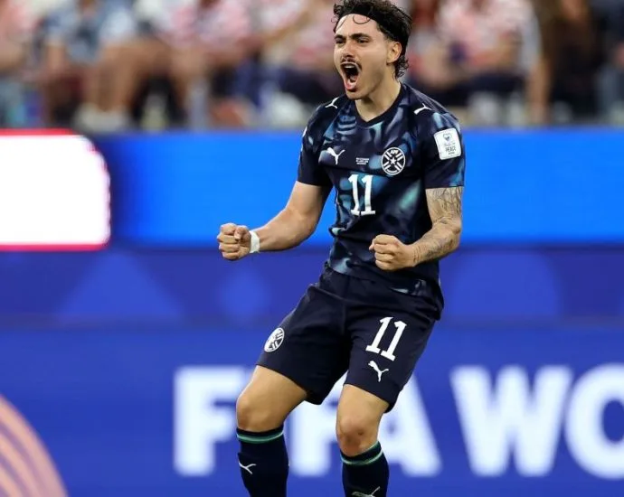 MAURÍCIO MARCA SEU PRIMEIRO GOL PELO PARAGUAI NA COPA DO MUNDO MAURÍCIO MARCA SEU PRIMEIRO GOL PELO PARAGUAI NA COPA DO MUNDO