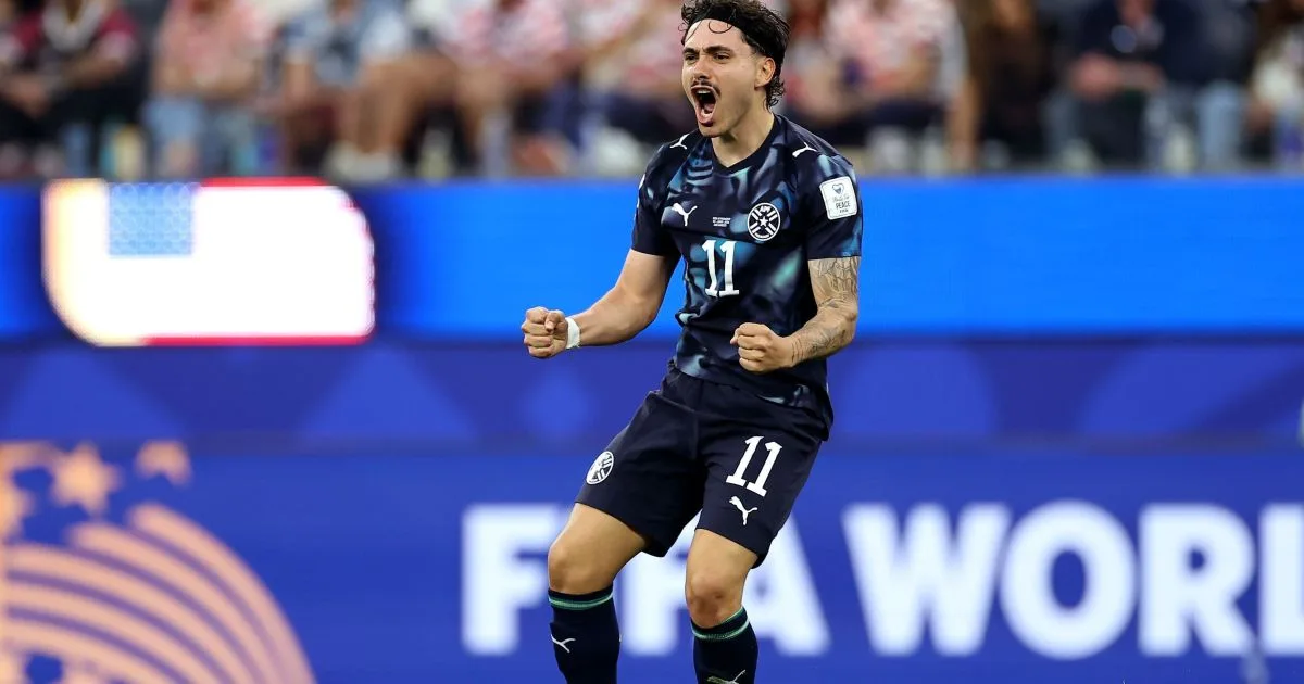 MAURÍCIO MARCA SEU PRIMEIRO GOL PELO PARAGUAI NA COPA DO MUNDO