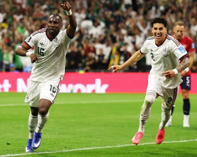 MÉXICO VENCE, ELIMINA A TCHÉQUIA E SE MANTÉM 100% NA COPA DO MUNDO