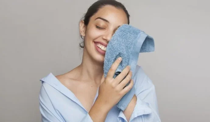 Água Micelar: Entenda Suas Funções e Como Utilizá-la Corretamente