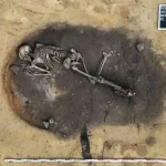 Descoberta de Homem Enterrado em Forno de 4,5 Mil Anos Intriga Arqueólogos