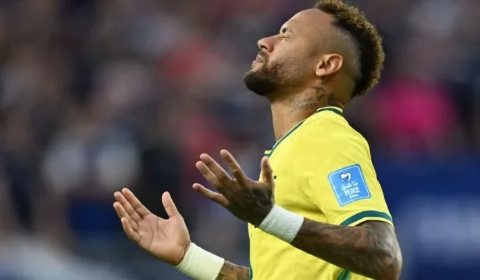Neymar expressa emoção ao retornar à Seleção Brasileira após longo afastamento