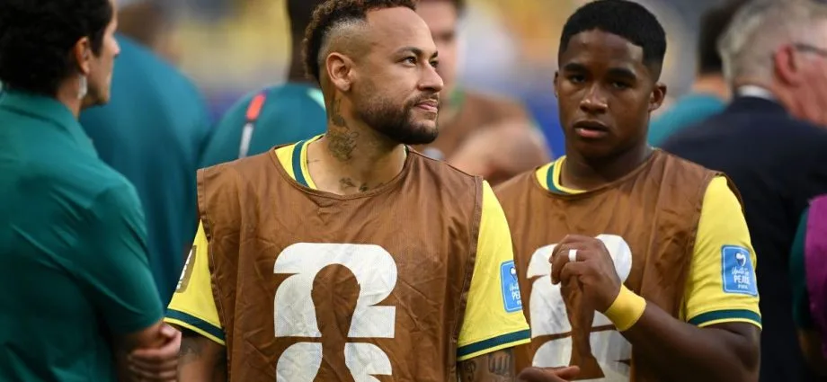 NEYMAR FAZ SUA ESTREIA NA COPA DO MUNDO EM ESCÓCIA X BRASIL