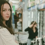 Olivia Rodrigo se reinventa com novo álbum e estilo marcante