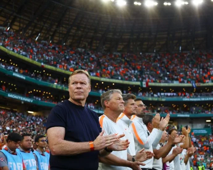 KOEMAN DEVE DEIXAR O CARGO APÓS ELIMINAÇÃO PRECOCE DA HOLANDA