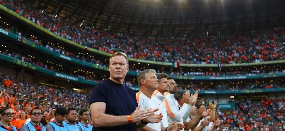 KOEMAN DEVE DEIXAR O CARGO APÓS ELIMINAÇÃO PRECOCE DA HOLANDA KOEMAN DEVE DEIXAR O CARGO APÓS ELIMINAÇÃO PRECOCE DA HOLANDA
