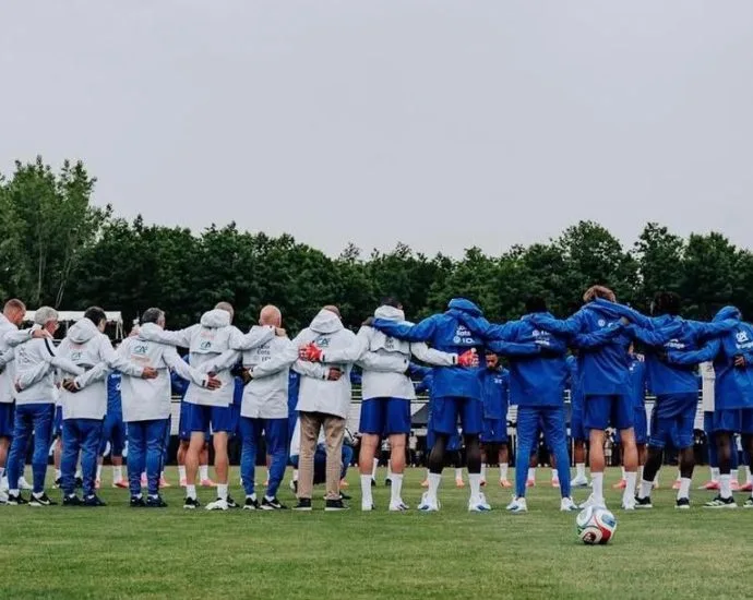 FRANÇA QUER HONRAR DESCHAMPS APÓS MORTE DA MÃE DO TREINADOR