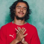Zagueiro quase perde chance de jogar na Copa do Mundo por mensagem ignorada