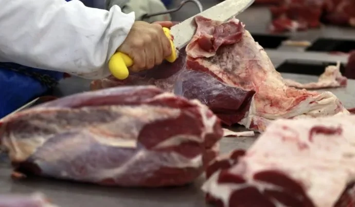 Indústria Frigorífica dos EUA Enfrenta Crise com Escassez de Gado