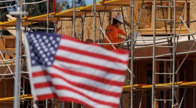 Construções de moradias nos EUA apresentam queda significativa em maio