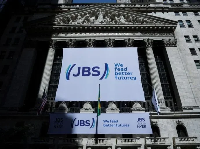 JBS Anuncia Redução de US$ 400 Milhões em Investimentos e Foco em Produtos de Maior Valor Agregado JBS Anuncia Redução de US$ 400 Milhões em Investimentos e Foco em Produtos de Maior Valor Agregado