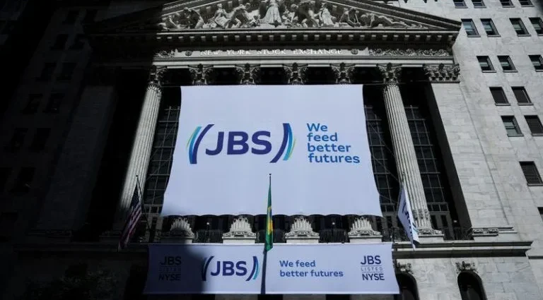 JBS Anuncia Redução de US$ 400 Milhões em Investimentos e Foco em Produtos de Maior Valor Agregado